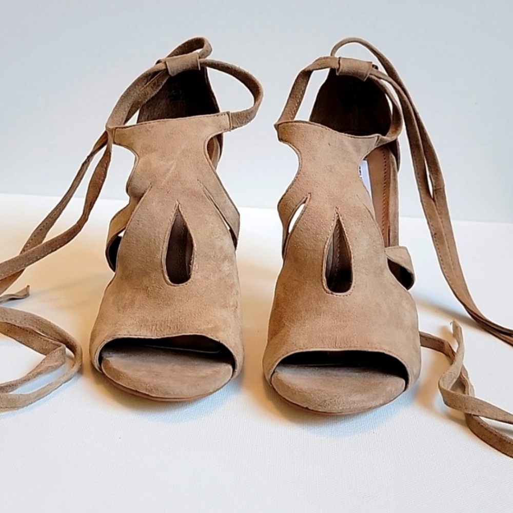 Steve Madden High Heals. Lace Up Heels. Suede Heels. Designer Heels. Size 7.5.
